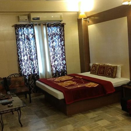 Hotel Golden Deluxe Jaipur Buitenkant foto