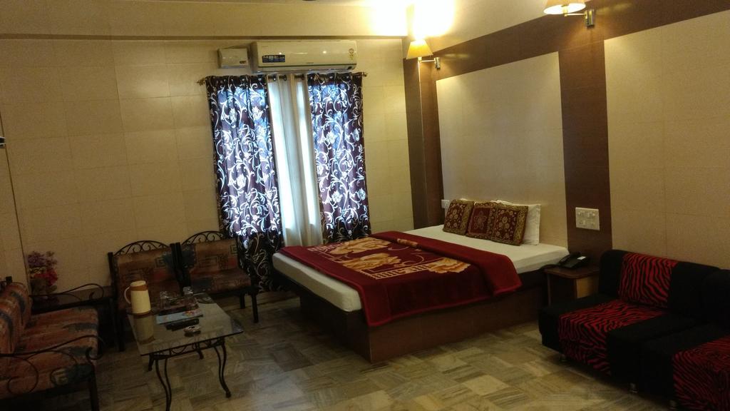 Hotel Golden Deluxe Jaipur Buitenkant foto