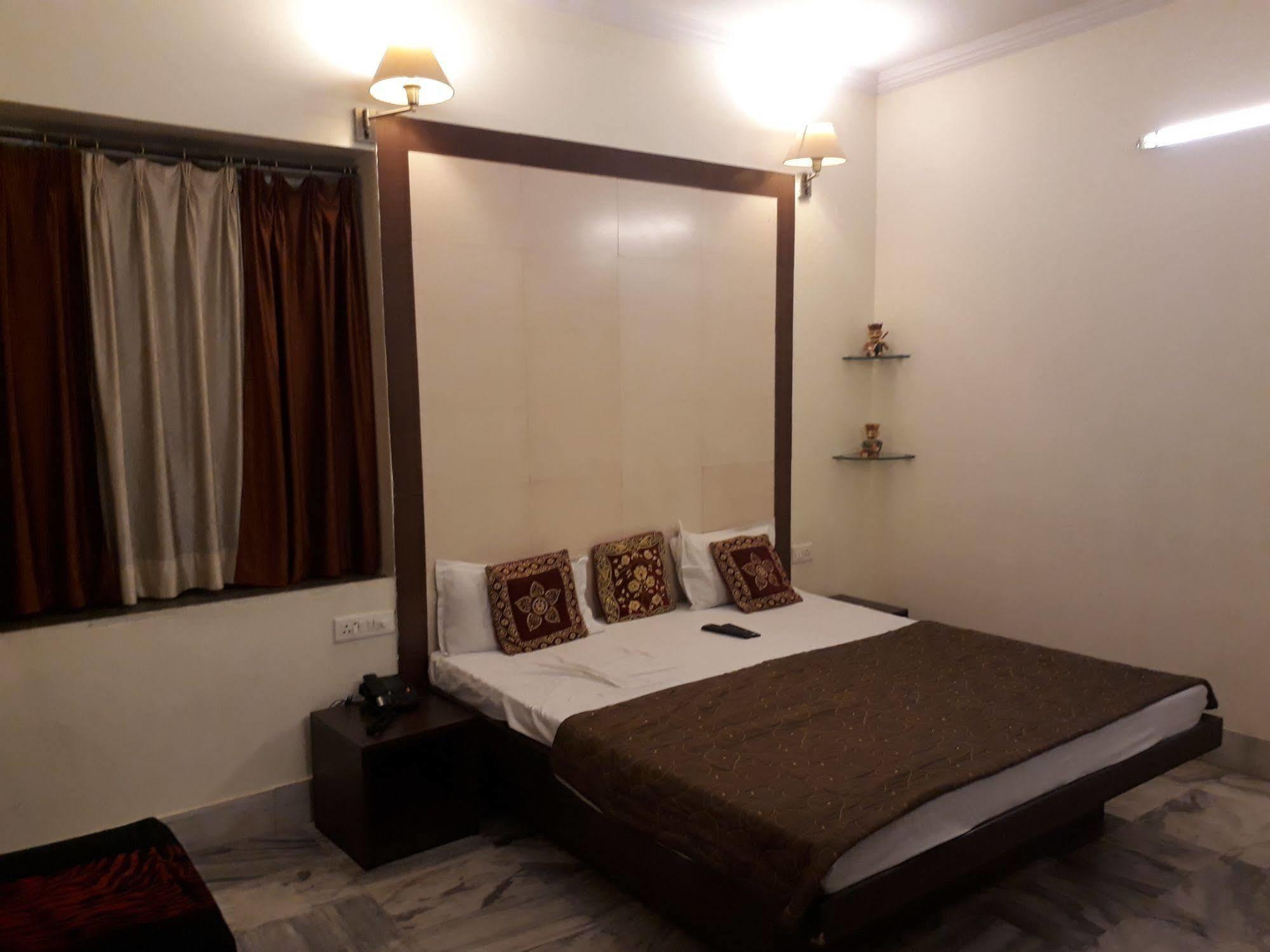 Hotel Golden Deluxe Jaipur Buitenkant foto