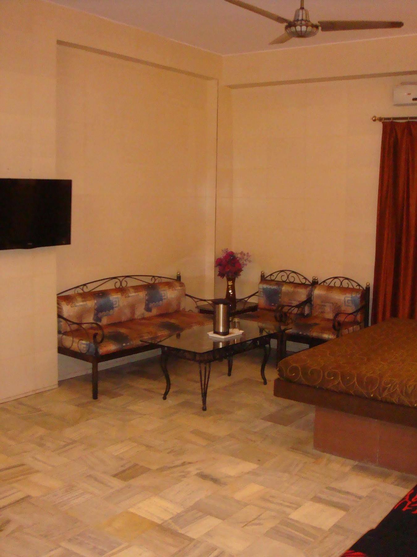 Hotel Golden Deluxe Jaipur Buitenkant foto